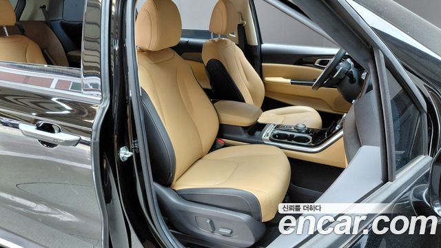 Kia Canival 2023 — photo 16