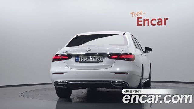 Mercedes-Benz E-Class 2021 — photo 4