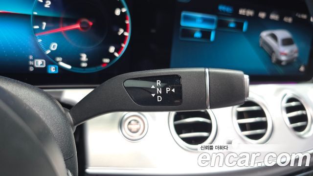 Mercedes-Benz E-Class 2021 — photo 12