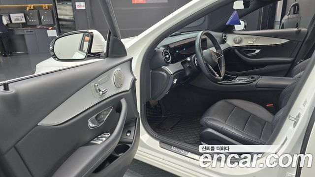 Mercedes-Benz E-Class 2021 — photo 13