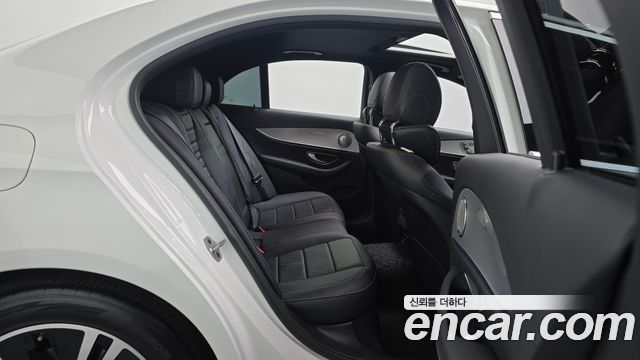Mercedes-Benz E-Class 2021 — photo 17