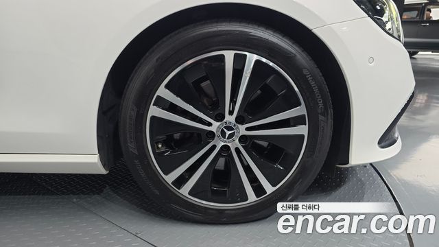 Mercedes-Benz E-Class 2021 — photo 7