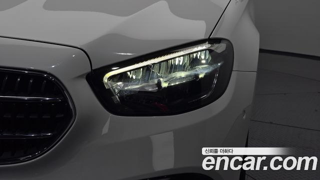 Mercedes-Benz E-Class 2021 — photo 8