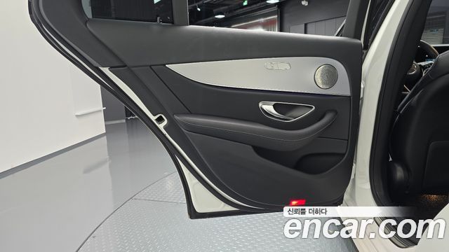 Mercedes-Benz E-Class 2021 — photo 15