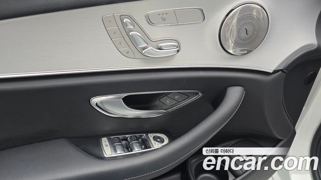 Mercedes-Benz E-Class 2021 — photo 27
