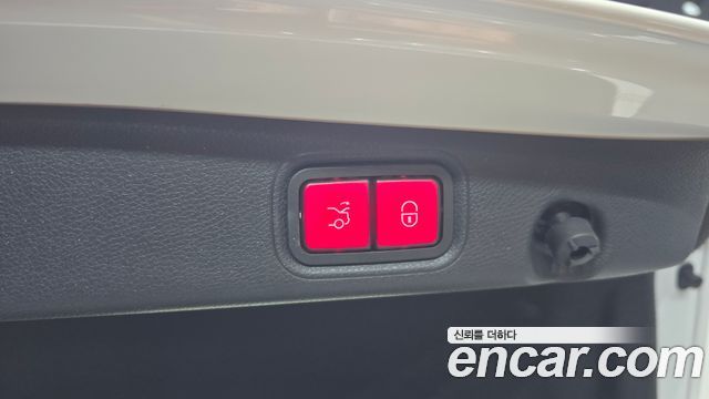 Mercedes-Benz E-Class 2021 — photo 31