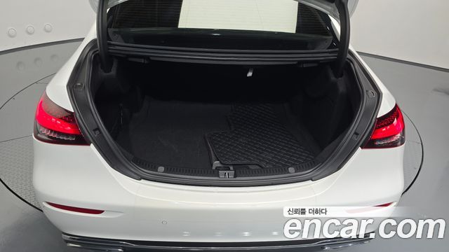 Mercedes-Benz E-Class 2021 — photo 32