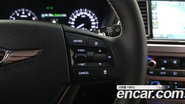 Genesis G80 2017 — photo 16