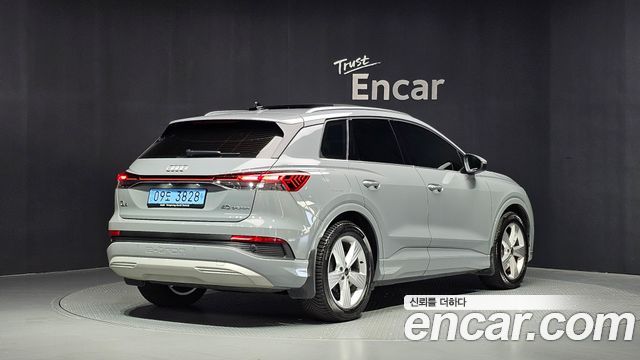 Audi Q4 e-tron 2023 — photo 2