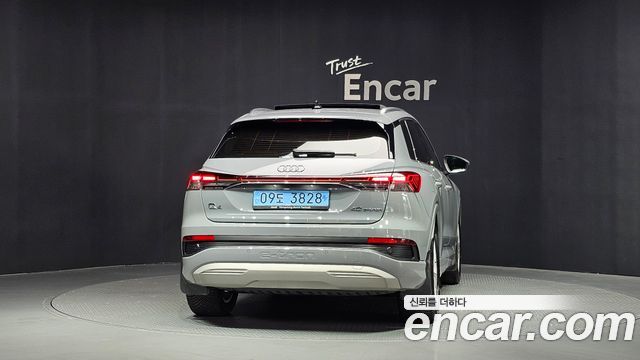 Audi Q4 e-tron 2023 — photo 4
