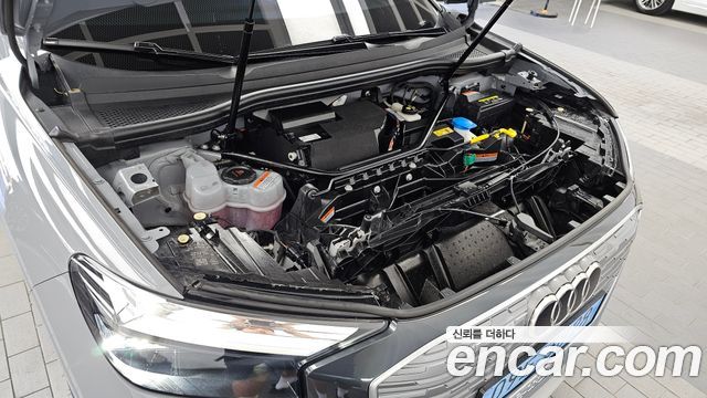 Audi Q4 e-tron 2023 — photo 6