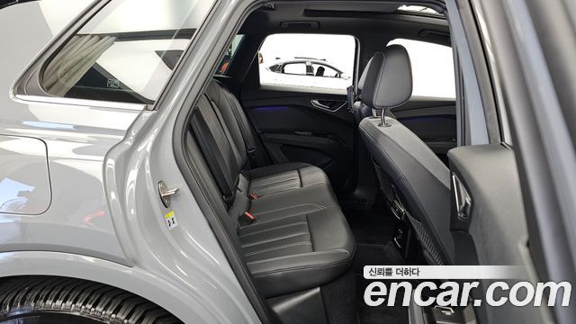Audi Q4 e-tron 2023 — photo 18