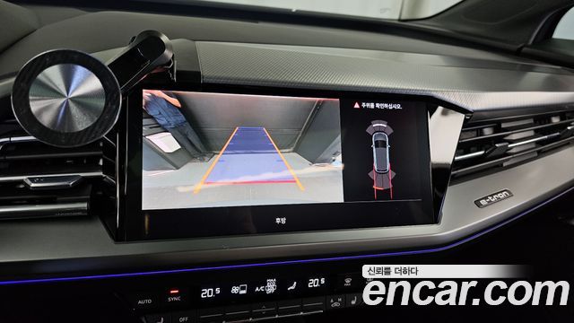 Audi Q4 e-tron 2023 — photo 21
