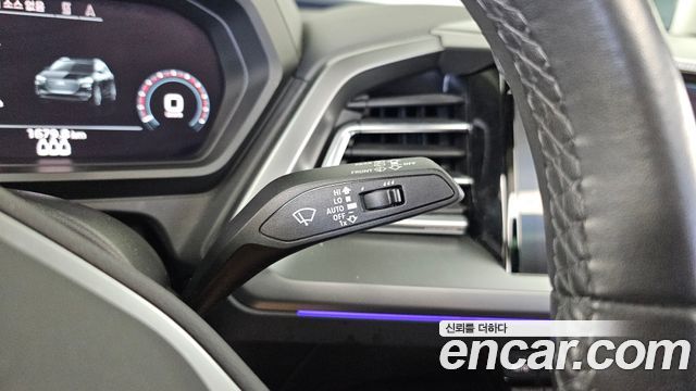 Audi Q4 e-tron 2023 — photo 24