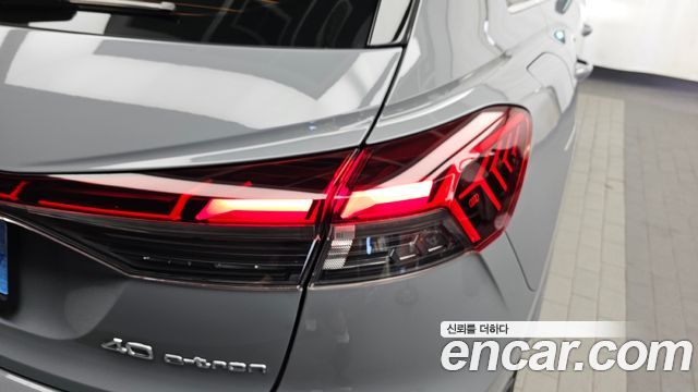 Audi Q4 e-tron 2023 — photo 9