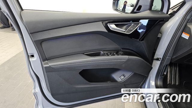 Audi Q4 e-tron 2023 — photo 14