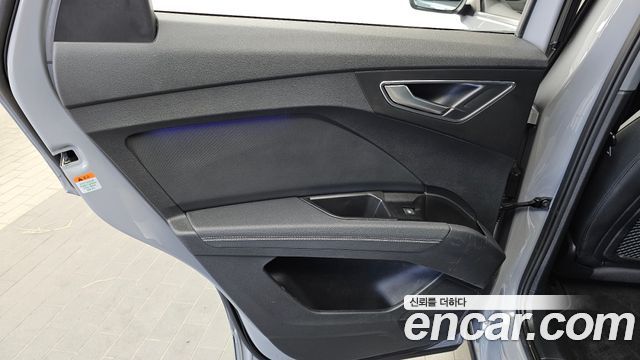 Audi Q4 e-tron 2023 — photo 15