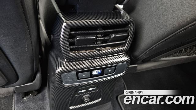 Audi Q4 e-tron 2023 — photo 32
