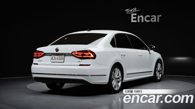 Volkswagen Passat 2018 — photo 2