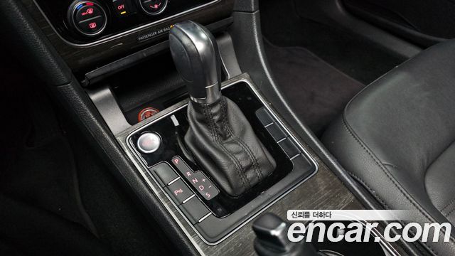 Volkswagen Passat 2018 — photo 12