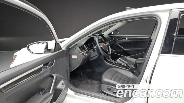 Volkswagen Passat 2018 — photo 13