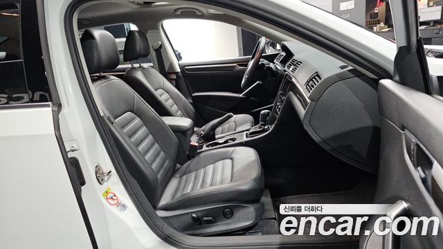 Volkswagen Passat 2018 — photo 18