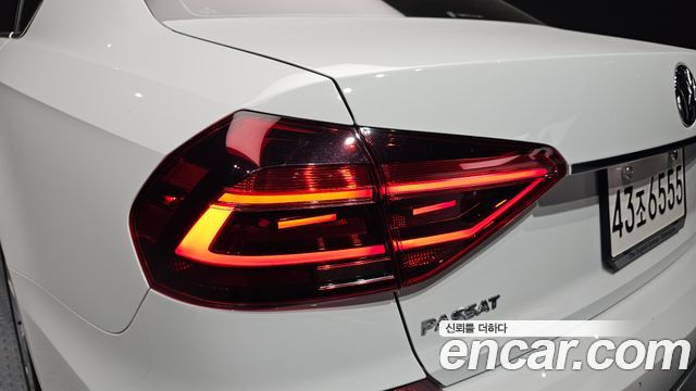Volkswagen Passat 2018 — photo 9
