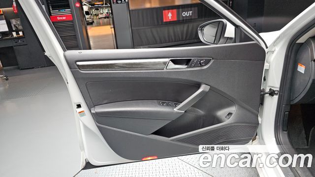 Volkswagen Passat 2018 — photo 14