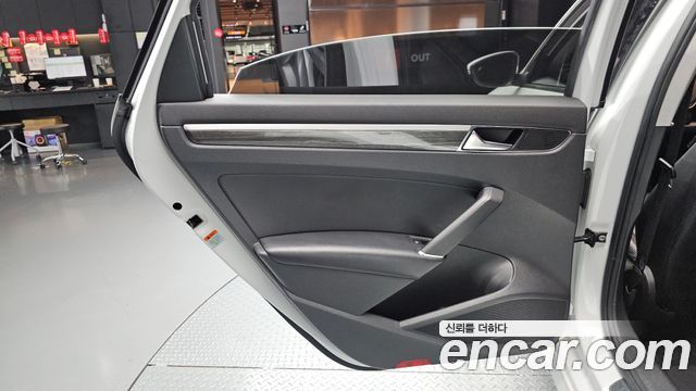 Volkswagen Passat 2018 — photo 15