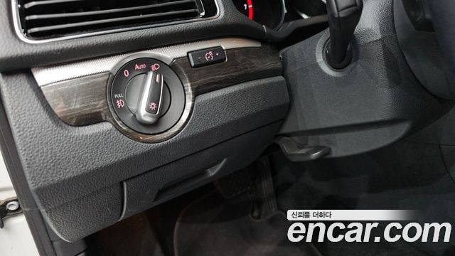 Volkswagen Passat 2018 — photo 31