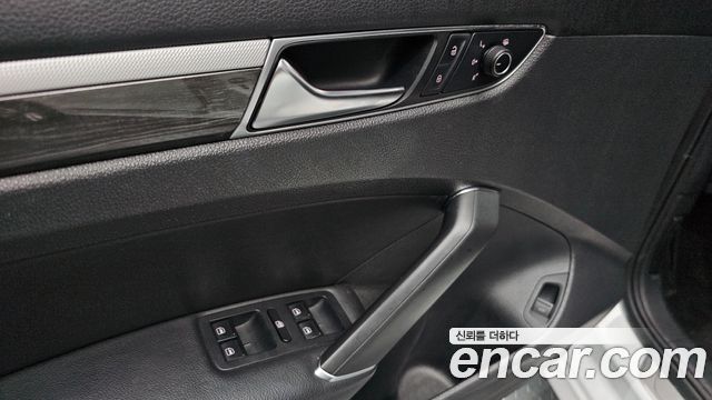 Volkswagen Passat 2018 — photo 32