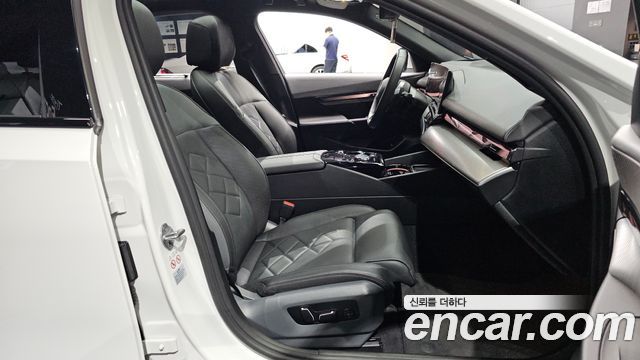 BMW 5-Series 2024 — photo 18