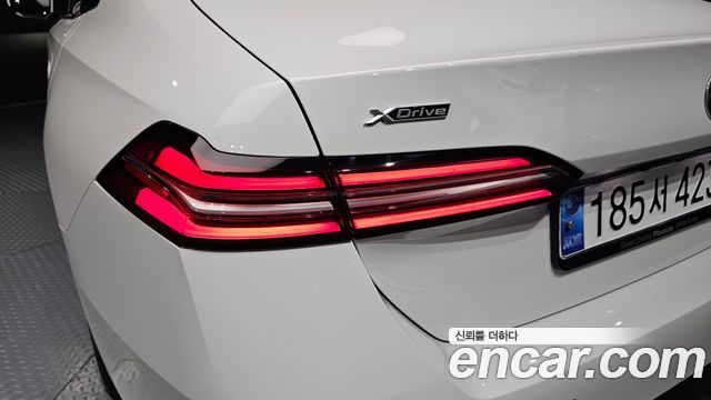 BMW 5-Series 2024 — photo 9