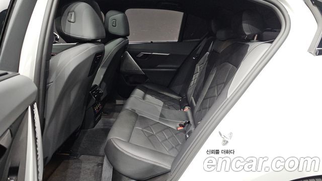 BMW 5-Series 2024 — photo 16