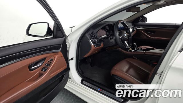 BMW 5-Series 2016 — photo 10