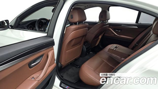 BMW 5-Series 2016 — photo 11