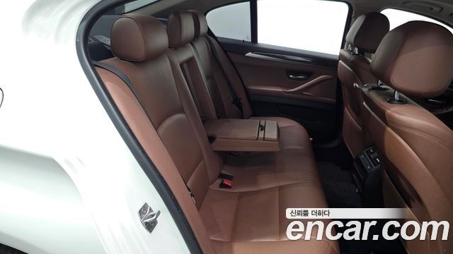 BMW 5-Series 2016 — photo 12