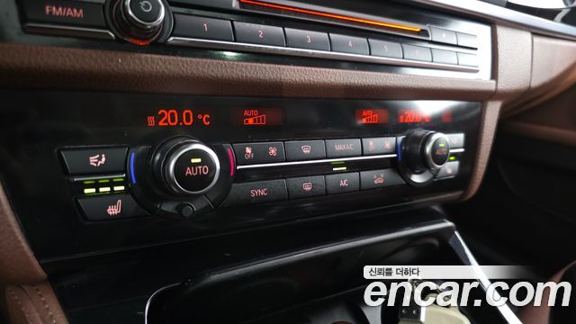 BMW 5-Series 2016 — photo 16