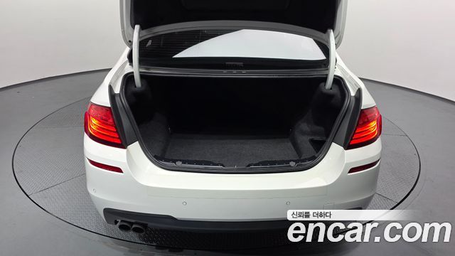 BMW 5-Series 2016 — photo 20