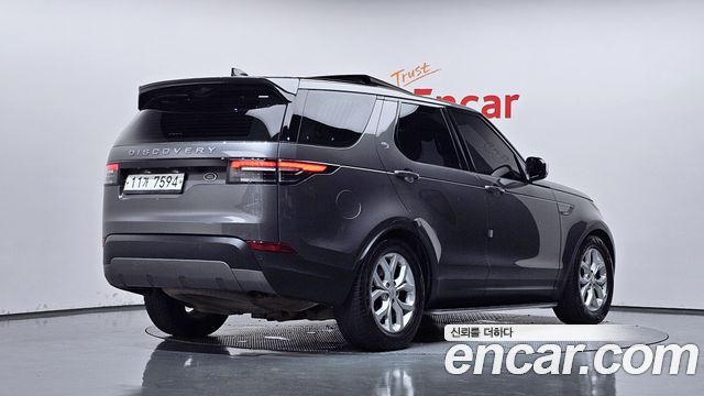 Land Rover Discovery 2018 — photo 2