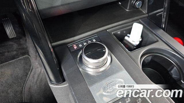 Land Rover Discovery 2018 — photo 12