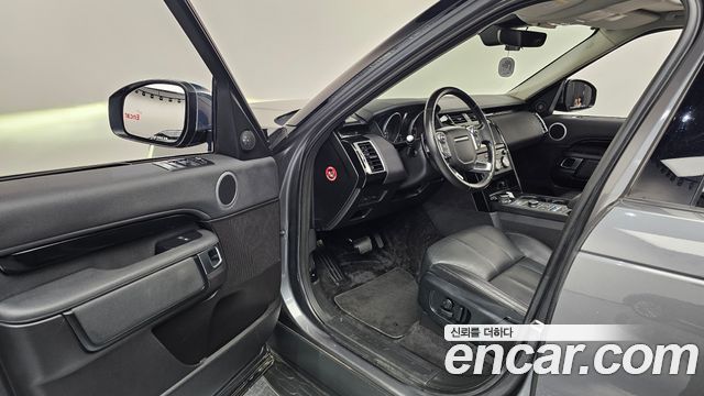 Land Rover Discovery 2018 — photo 13