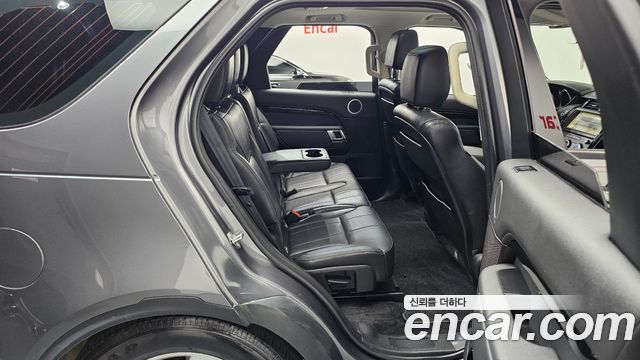 Land Rover Discovery 2018 — photo 17