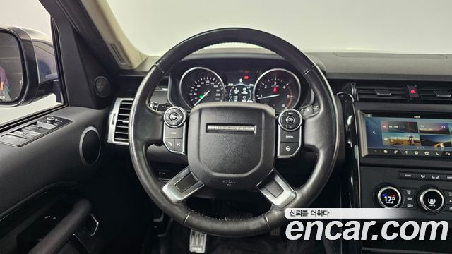 Land Rover Discovery 2018 — photo 18