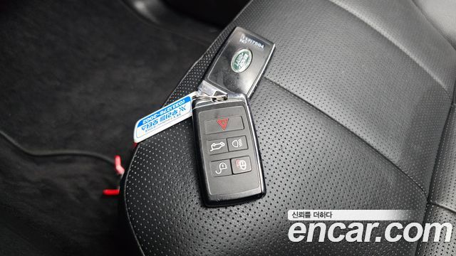 Land Rover Discovery 2018 — photo 24