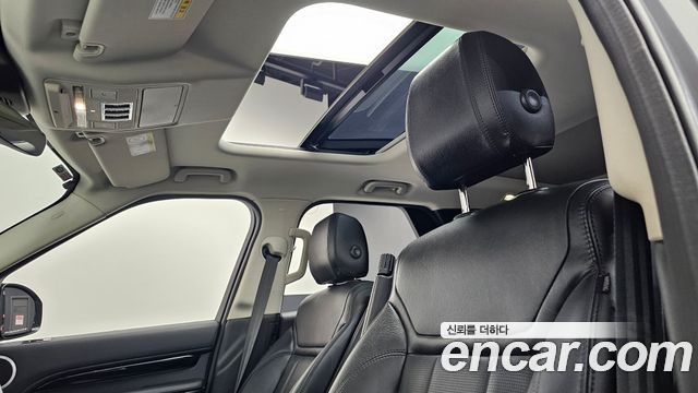 Land Rover Discovery 2018 — photo 25