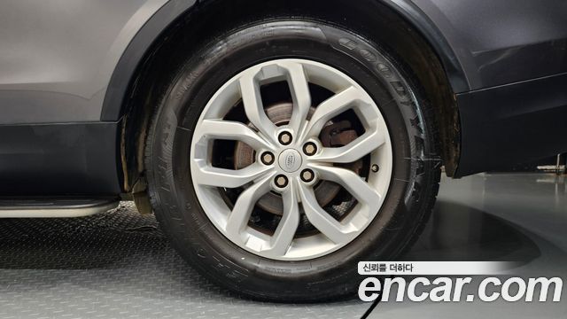 Land Rover Discovery 2018 — photo 7