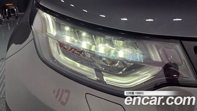 Land Rover Discovery 2018 — photo 8