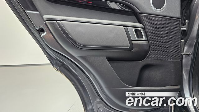 Land Rover Discovery 2018 — photo 15