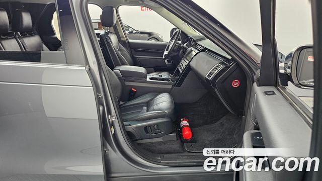Land Rover Discovery 2018 — photo 16
